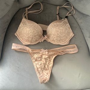 Victorian’s Secret Very Sexy Push Up Bra Set